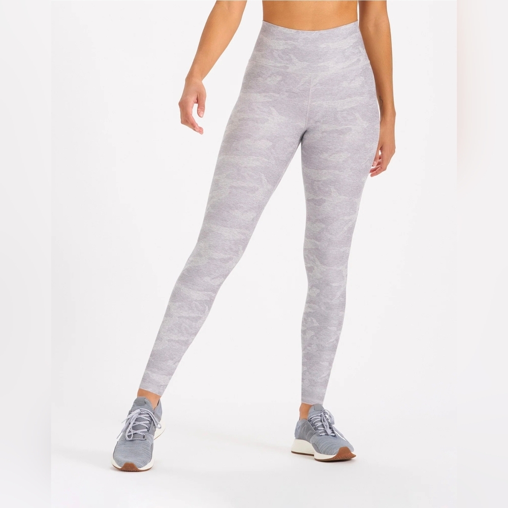 NWT Women's Small Vuori "Clean Elevation Legging" in Color "Pale Heather Camo"